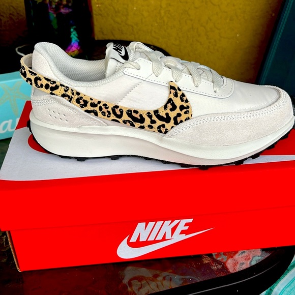 Nike wins Waffle Debut brand new in the box never worn - Picture 3 of 15